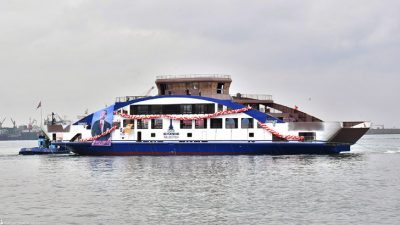 İZDENİZ’in yeni arabalı feribotu suya indirildi